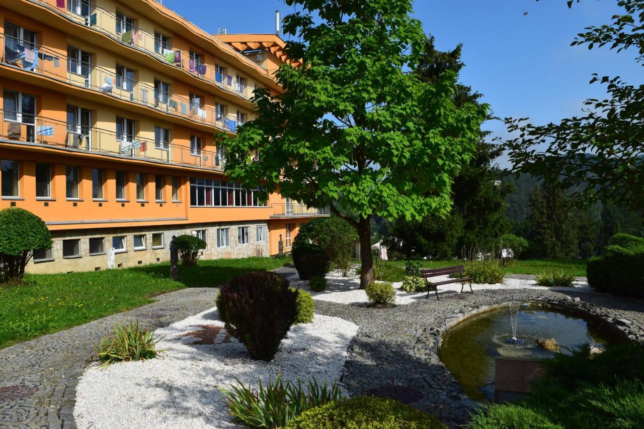 מלון מוז'ינה Korona Sanatorium Uzdrowiskowe מראה חיצוני תמונה